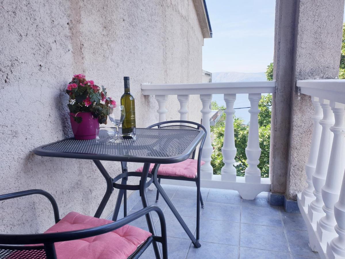 Apartman Tea Novi Vinodolski Bagian luar foto